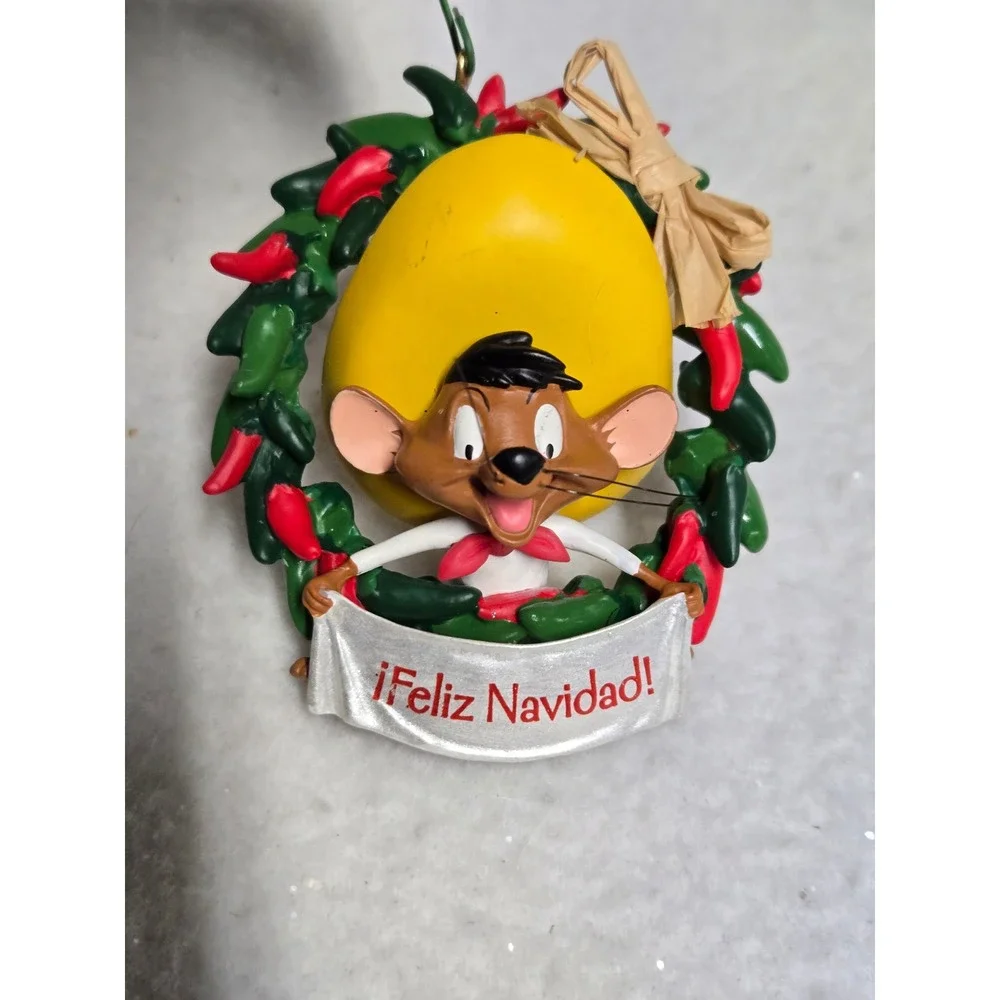 Hallmark 2006 Looney Tunes Speedy Gonzales Feliz Navidad Wreath Ornament
